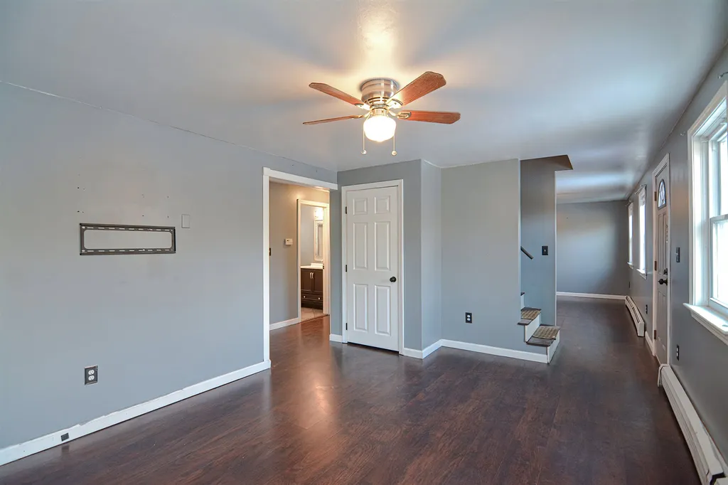 12 Olesen Road Derry NH 03038