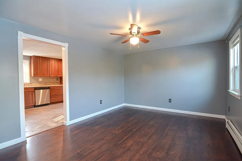 12 Olesen Road Derry NH 03038