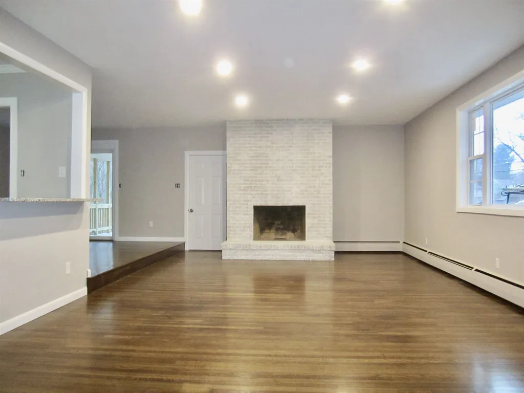11 Linwood Avenue Salem NH 03079