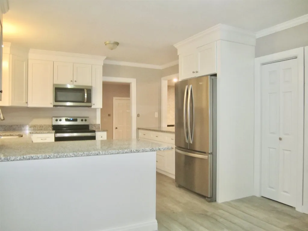 11 Linwood Avenue Salem NH 03079