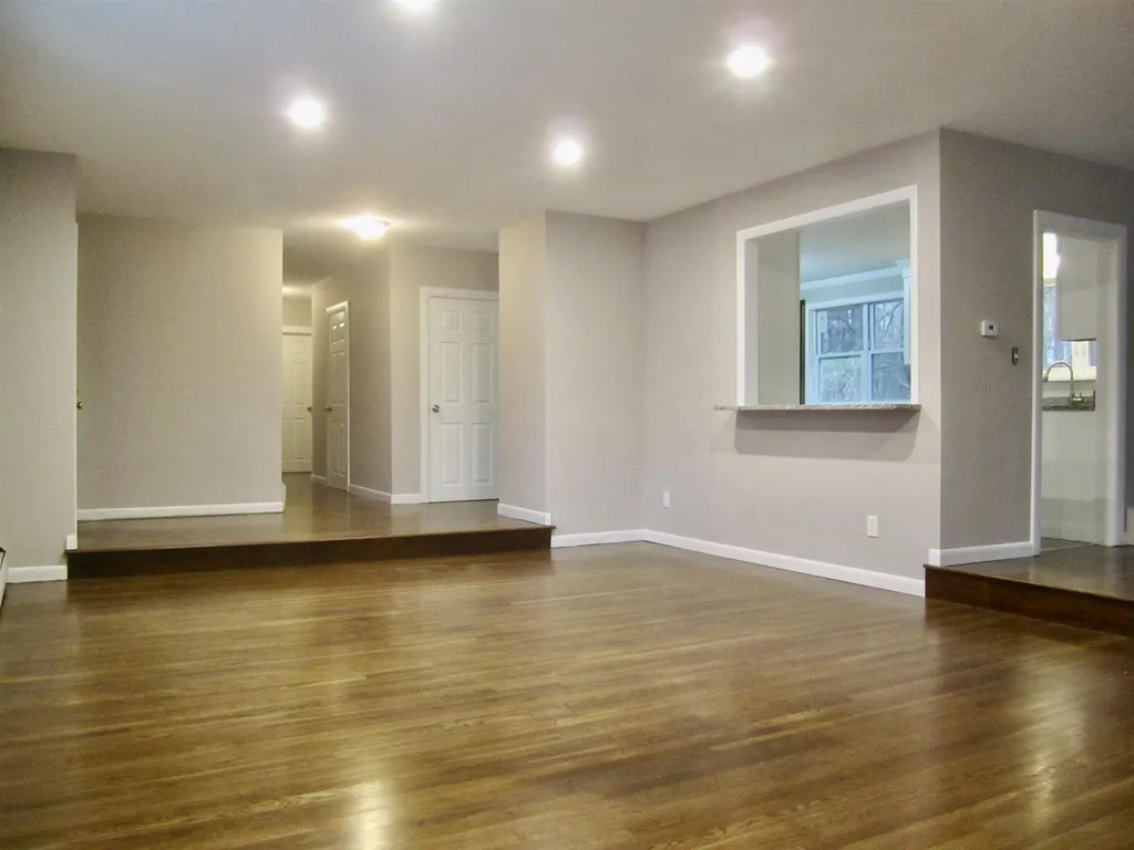 11 Linwood Avenue Salem NH 03079