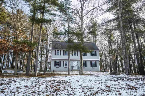 8 Finch Circle Londonderry NH 03053