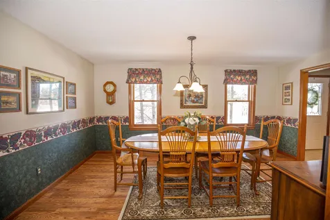 8 Finch Circle Londonderry NH 03053