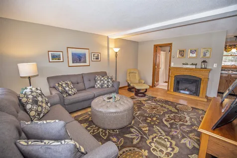 8 Finch Circle Londonderry NH 03053