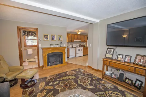 8 Finch Circle Londonderry NH 03053