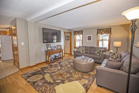 8 Finch Circle Londonderry NH 03053