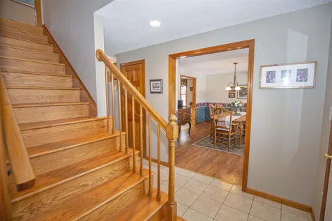 8 Finch Circle Londonderry NH 03053