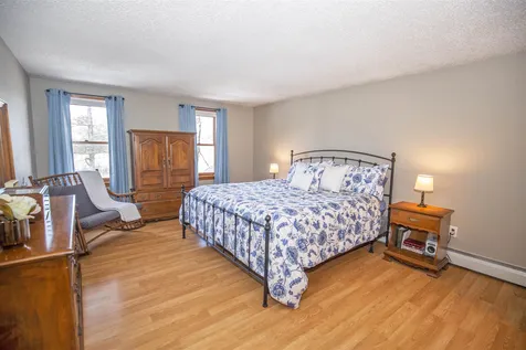8 Finch Circle Londonderry NH 03053