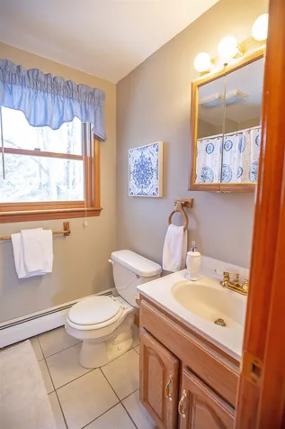 8 Finch Circle Londonderry NH 03053