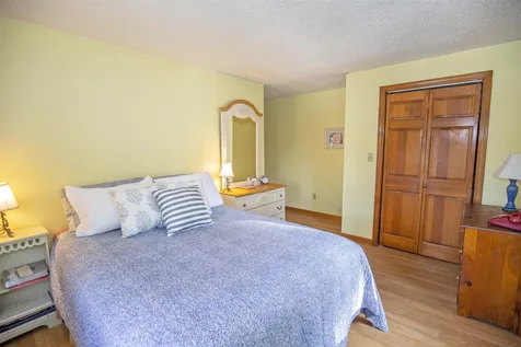 8 Finch Circle Londonderry NH 03053