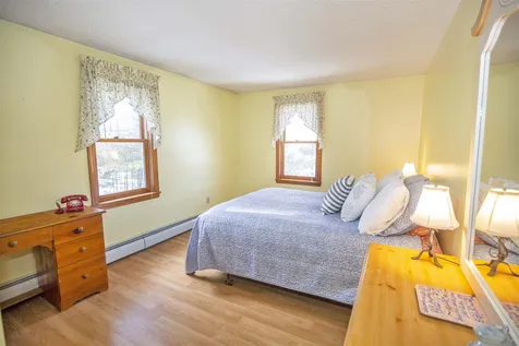 8 Finch Circle Londonderry NH 03053