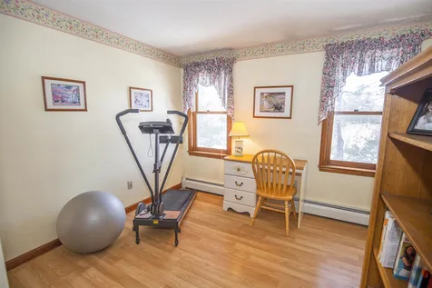 8 Finch Circle Londonderry NH 03053