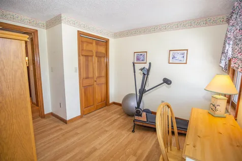 8 Finch Circle Londonderry NH 03053