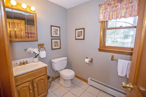 8 Finch Circle Londonderry NH 03053