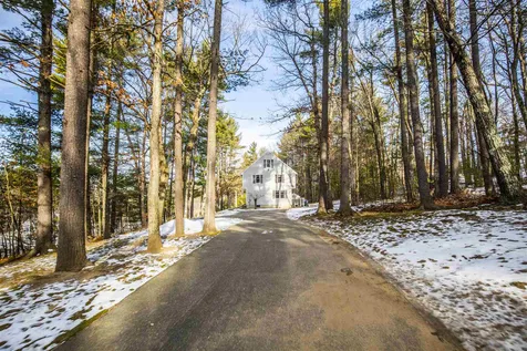 8 Finch Circle Londonderry NH 03053