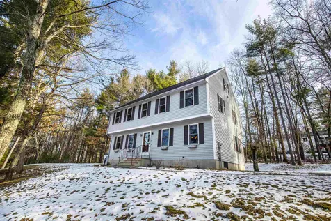 8 Finch Circle Londonderry NH 03053