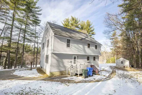 8 Finch Circle Londonderry NH 03053