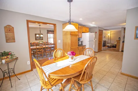 8 Finch Circle Londonderry NH 03053