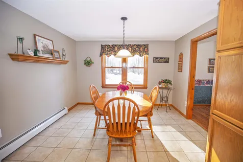 8 Finch Circle Londonderry NH 03053