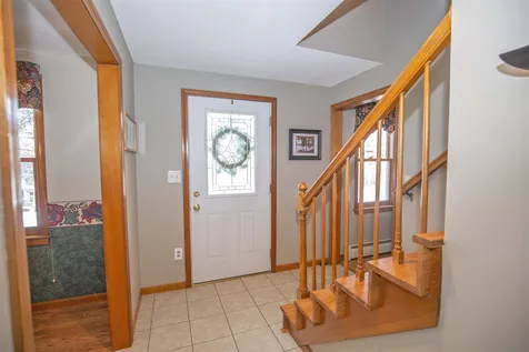 8 Finch Circle Londonderry NH 03053