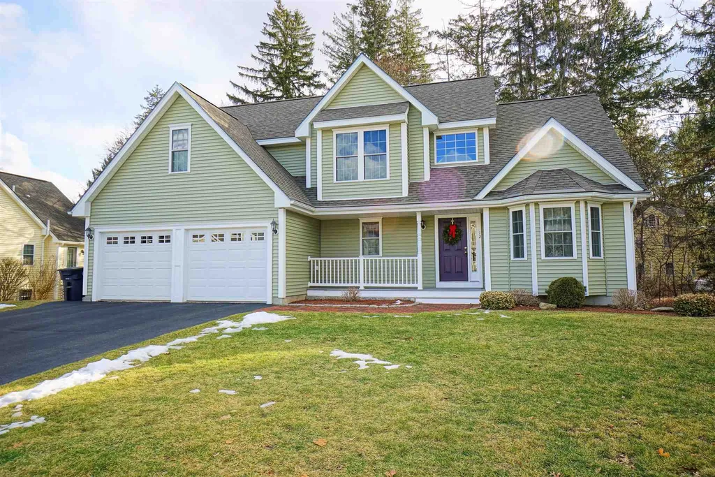 12 Smithfield Terrace Nashua NH 03064