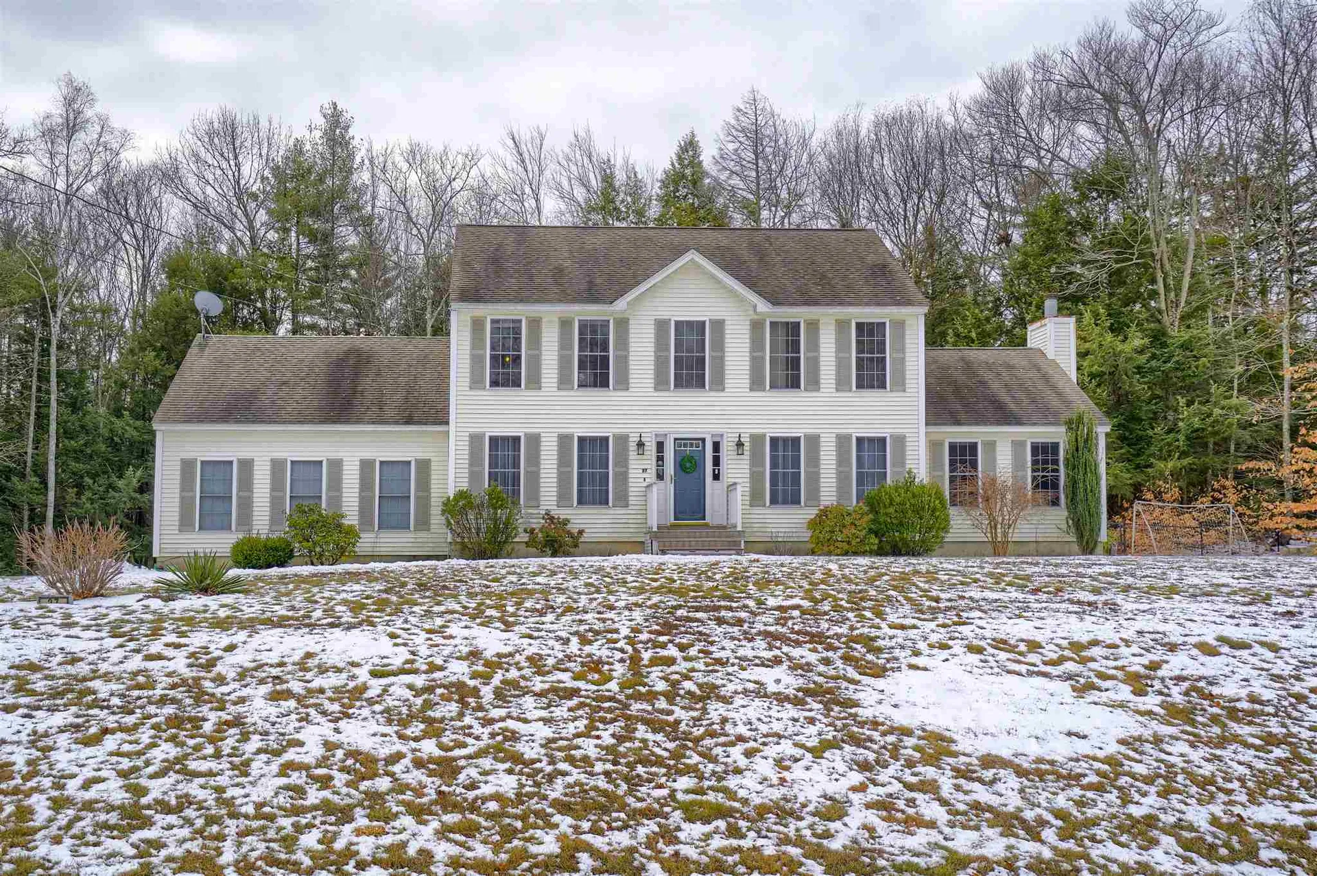 27 Strawberry Lane Raymond NH 03077
