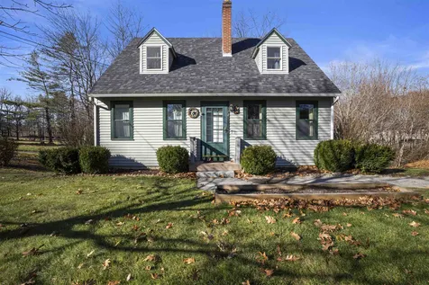 18 Maple Street Newmarket NH 03857