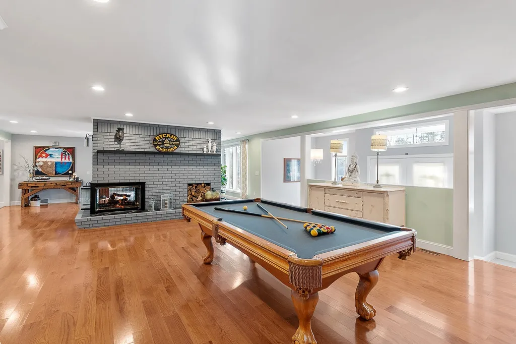 18 Robin Drive Hudson NH 03051