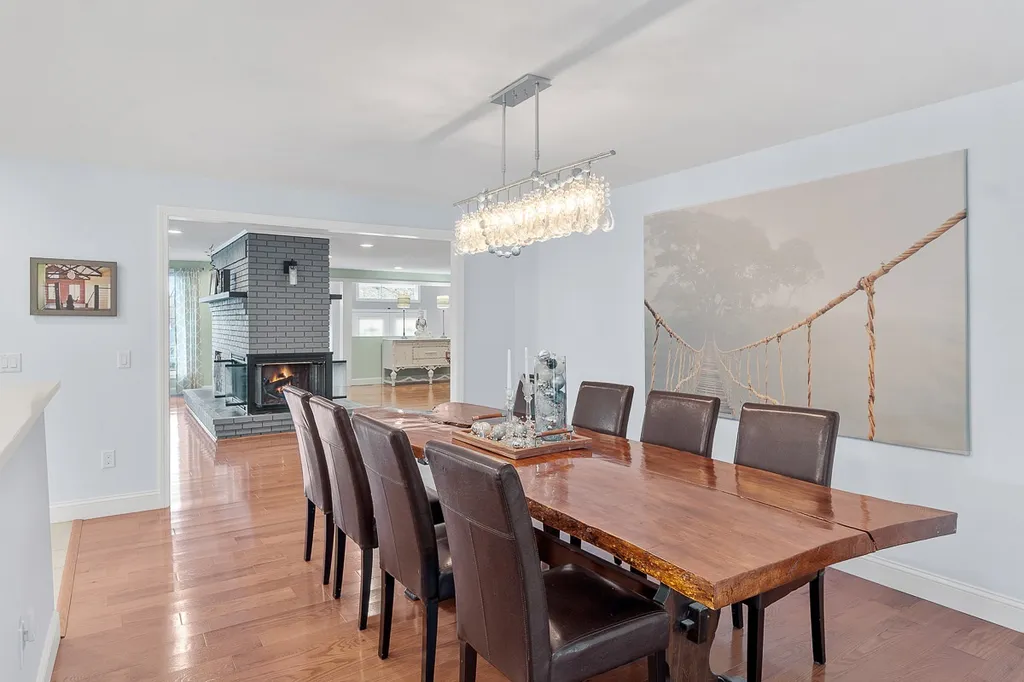 18 Robin Drive Hudson NH 03051