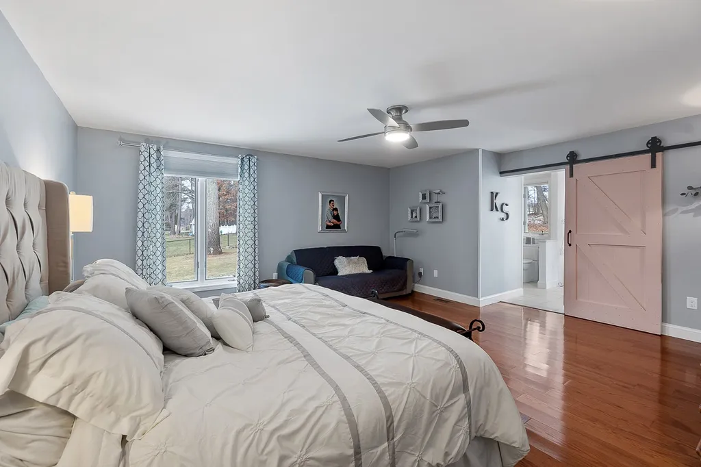 18 Robin Drive Hudson NH 03051