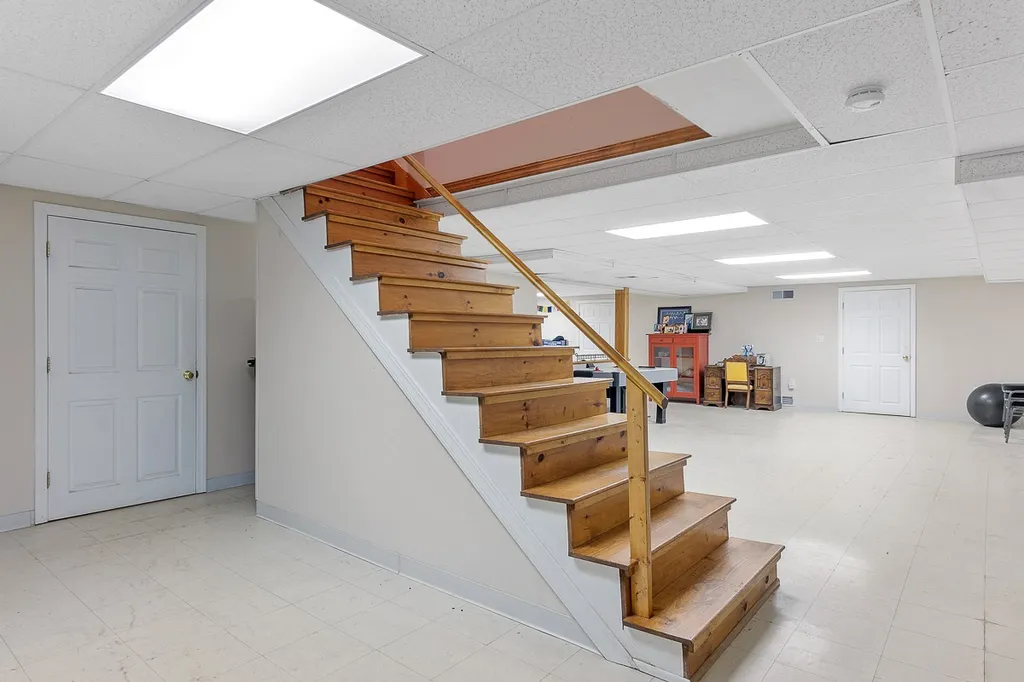 18 Robin Drive Hudson NH 03051