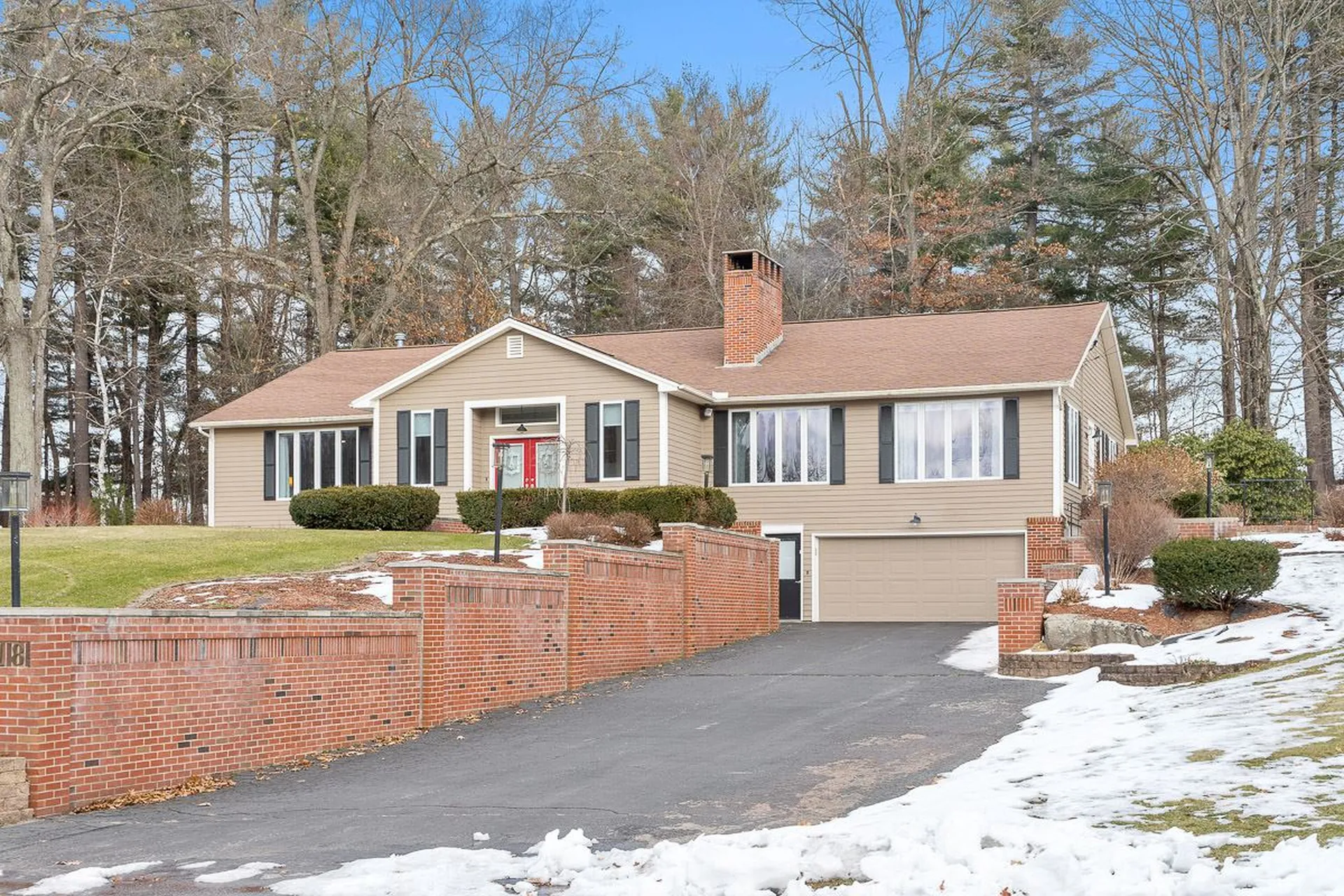 18 Robin Drive Hudson NH 03051