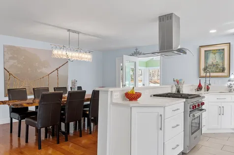 18 Robin Drive Hudson NH 03051