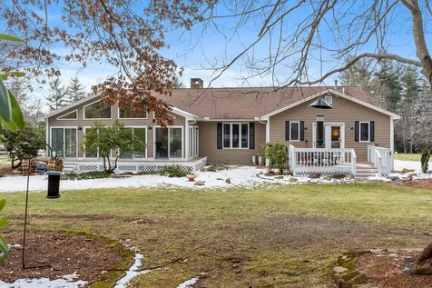 18 Robin Drive Hudson NH 03051