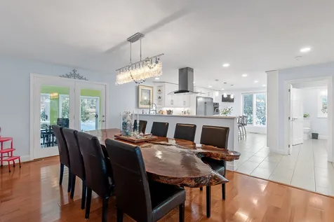18 Robin Drive Hudson NH 03051