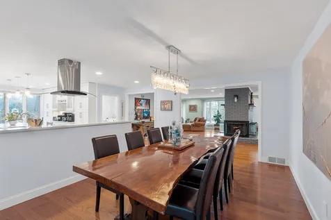 18 Robin Drive Hudson NH 03051