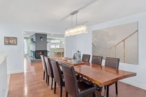 18 Robin Drive Hudson NH 03051