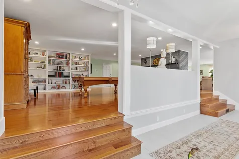 18 Robin Drive Hudson NH 03051