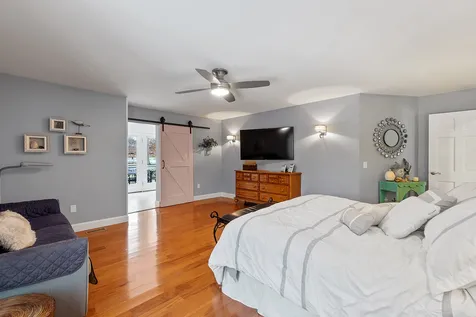 18 Robin Drive Hudson NH 03051