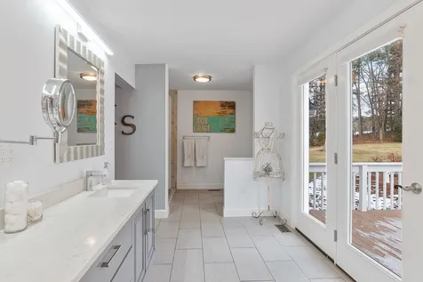 18 Robin Drive Hudson NH 03051