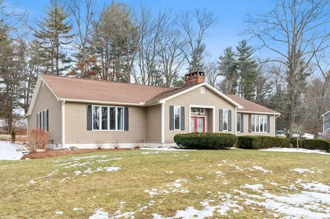 18 Robin Drive Hudson NH 03051