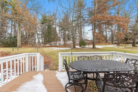 18 Robin Drive Hudson NH 03051