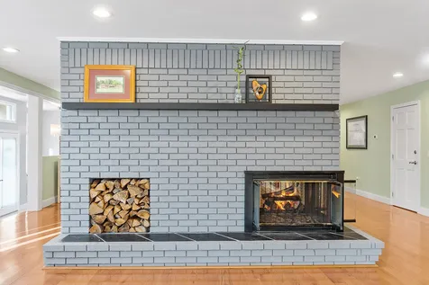 18 Robin Drive Hudson NH 03051