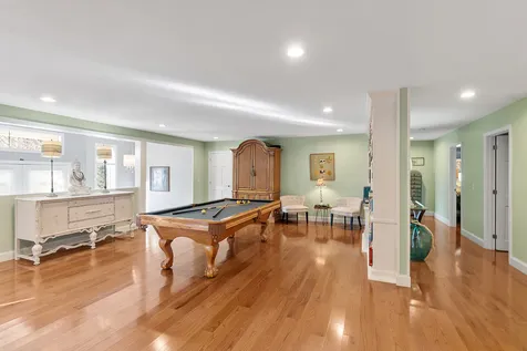 18 Robin Drive Hudson NH 03051