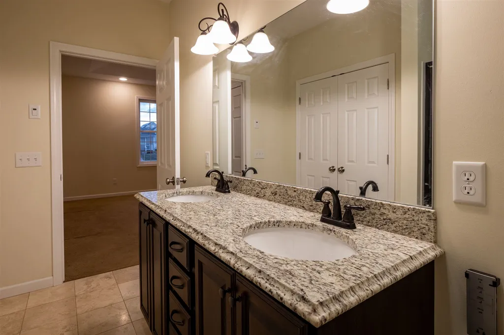 61 Flanders Lane South Burlington VT 05403