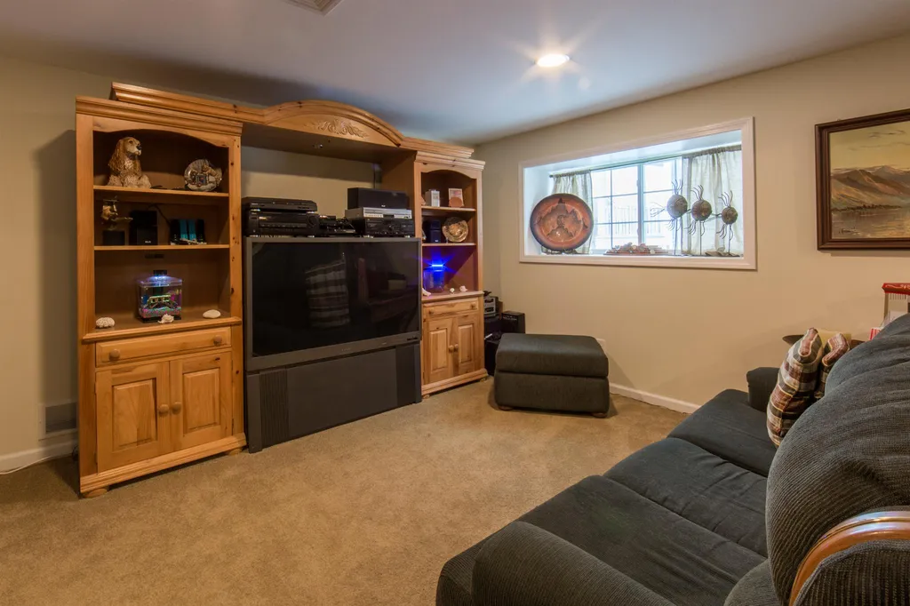 61 Flanders Lane South Burlington VT 05403