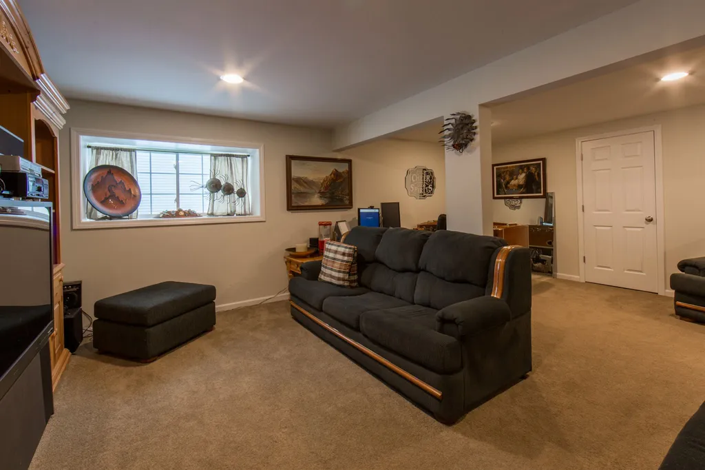 61 Flanders Lane South Burlington VT 05403