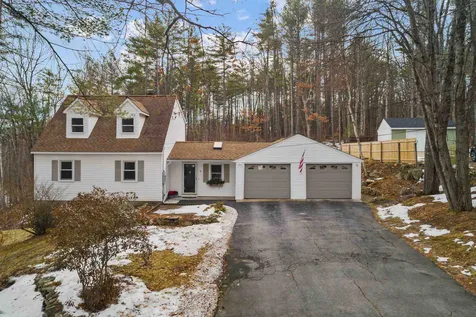 8 Gosselin Avenue Hooksett NH 03106