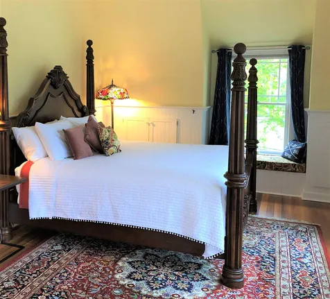 4 Lake Avenue Sunapee NH 03782