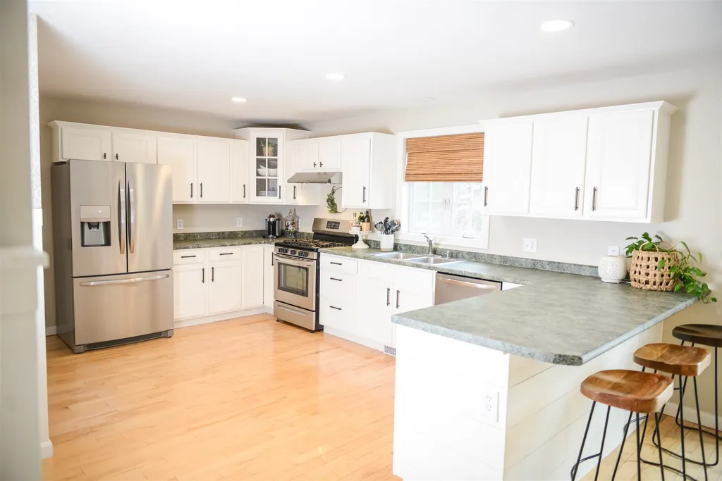 41 Youngs Crossing Northwood NH 03261